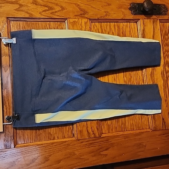 Nike Capri - Picture 4 of 7